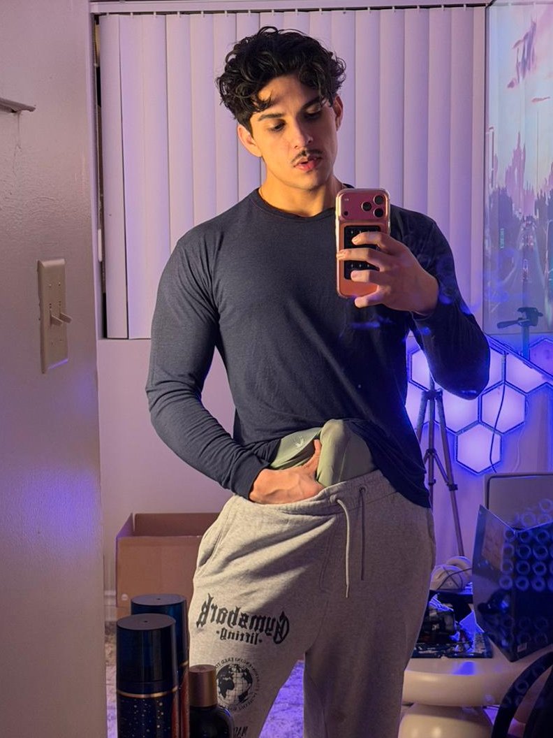 lalahugo's tweet photo. Yes I’m 🏳️‍🌈 I’m sorry https://t.co/iMLey3Uvhj
