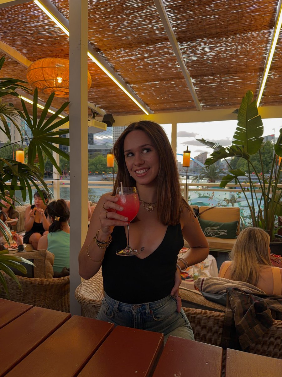 ReineSuzie's tweet photo. bientôt mon anniversaire des #toutous qui veulent me faire un joli cadeau ?
#moneyslave #moneymiss #findom #domina #feet https://t.co/VG4Kyq2QDI