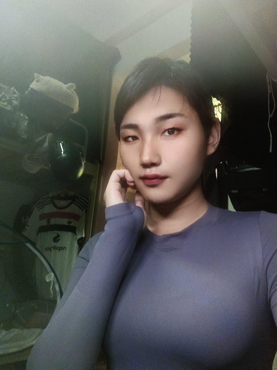 px31640's tweet photo. 没戴假发是这样的，过年吃胖了(⋟﹏⋞) https://t.co/2M1tCbfsEl