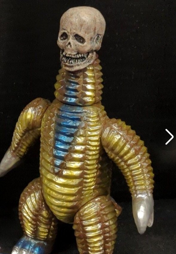 妖怪ガシャドクロをイメージしたレッドキングのソフビが今度出るけども