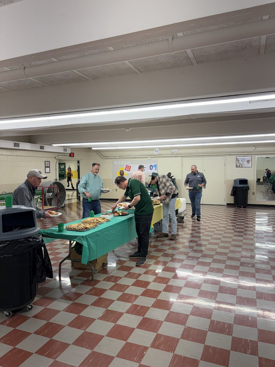 MenProvidence's tweet photo. Thank you to Father Merk for leading tonight’s Theology on Tap.  We learned a lot about our faith as well as spent time meeting with Provi dads and alums. @PCHS_Celtics #theologyontap #pchsmensclub https://t.co/7sYxKXCPvP