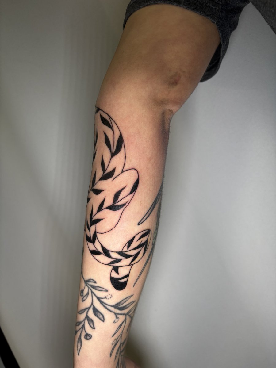 KinggPepper's tweet photo. Celebrated my first week as a licensed tattoo artist :3c https://t.co/t9YFxqK5i0