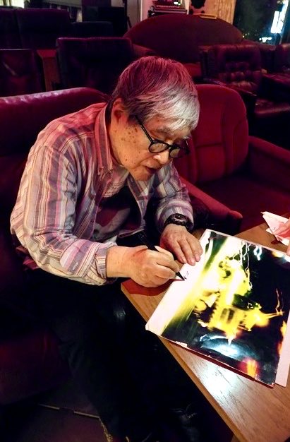 田口トモロヲ監督の映画「ストリートキングダム 自分の音を鳴らせ」の公開が話題ですが、関連のお宝をご紹介😎
歴史的オムニバスアルバム「東京ロッカーズ」ジャケット写真のオリジナルプリントです。撮影した鋤田正義さんご本人にサインも頂きLPと共に額装してあります

 #映画ストリートキングダム