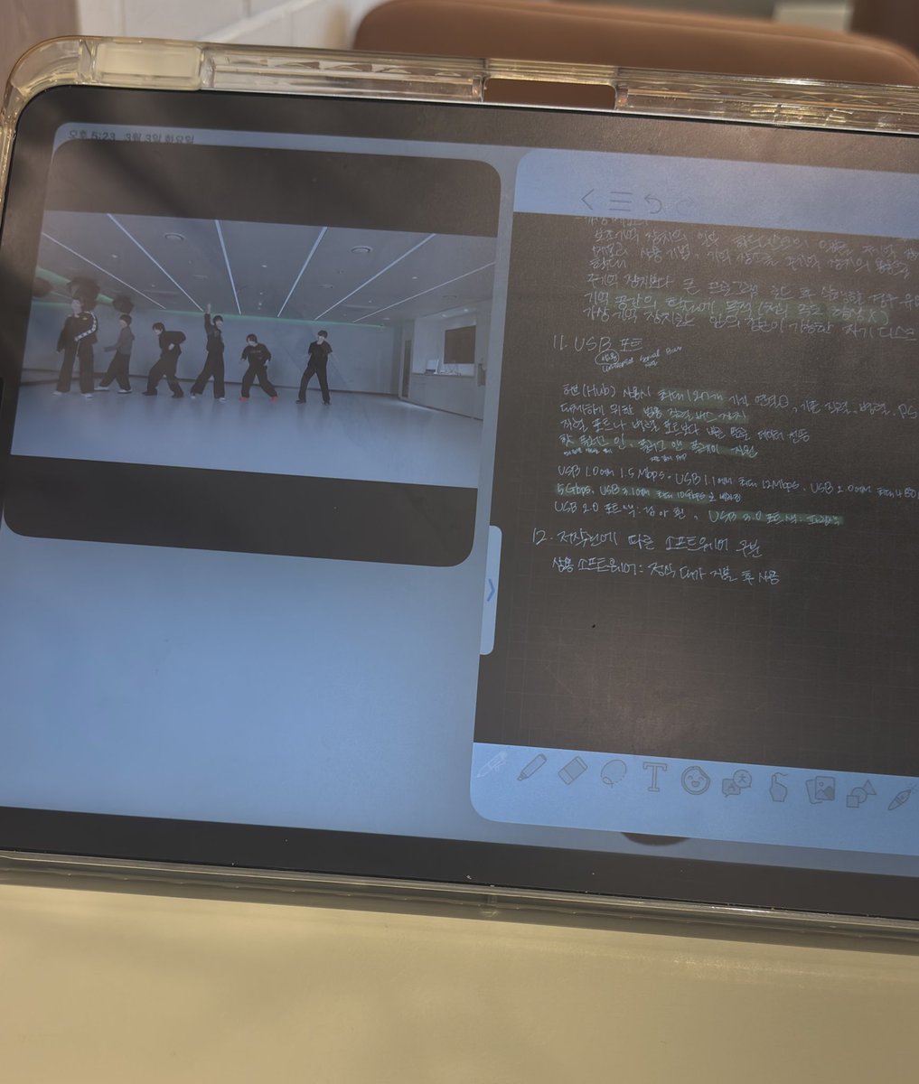 damchat9's tweet photo. 저진짜공부하러간거맞아요 https://t.co/DxGkfZ2yfc
