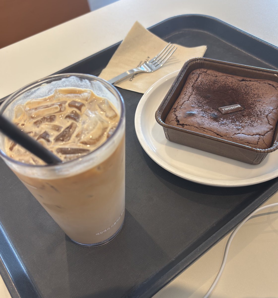 damchat9's tweet photo. 저진짜공부하러간거맞아요 https://t.co/DxGkfZ2yfc