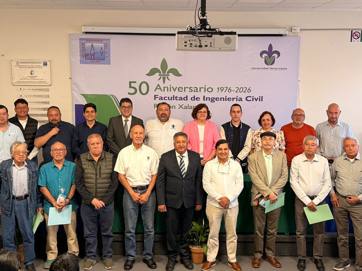 gfoxrivera's tweet photo. 50º Aniversario de la Facultad de Ingeniería civil. Después del conversatorio con profesores jubilados, se tomó está maravillosa fotografía:

Los que nos dieron conocimiento, con los que nos toca transmitirlo.

@basiliodelavega @ELOPEZAB @VincentBreads https://t.co/yWZMrtpz0G