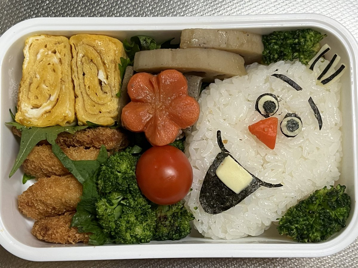 40Kurumi's tweet photo. 1月2日の娘のお弁当

ネタ切れ🤣
お煮しめはおせちですねー

 #キャラ弁  #アナと雪の女王  #オラフ https://t.co/FE9Fododub