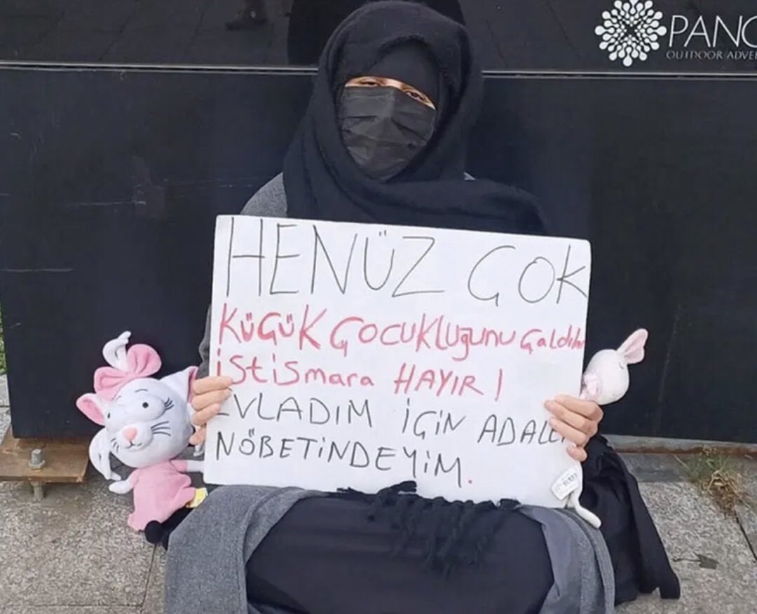 nefertiti__y's tweet photo. Cezalar göstermelik olursa, adalet gecikirse, suçlular içeride güçlenmiş hissederse; hapishaneler ıslah etmez, korkutmaz, hesap sormazsa; kimse gerçekten güvende olmaz.
Adalet; karar vermek değil, caydırmak da zorundadır
#OEğretmenSahipsizDeğildir
#TarikatveCemaatlerKapatılsın https://t.co/7wjOgF5tUp