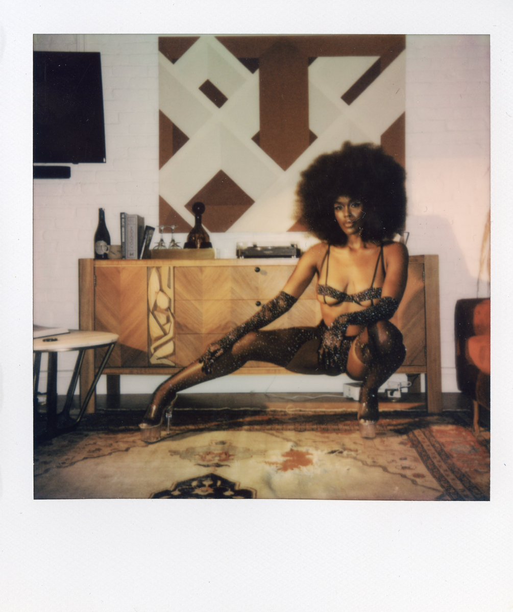 d.bleu.dazzled ® tweet media