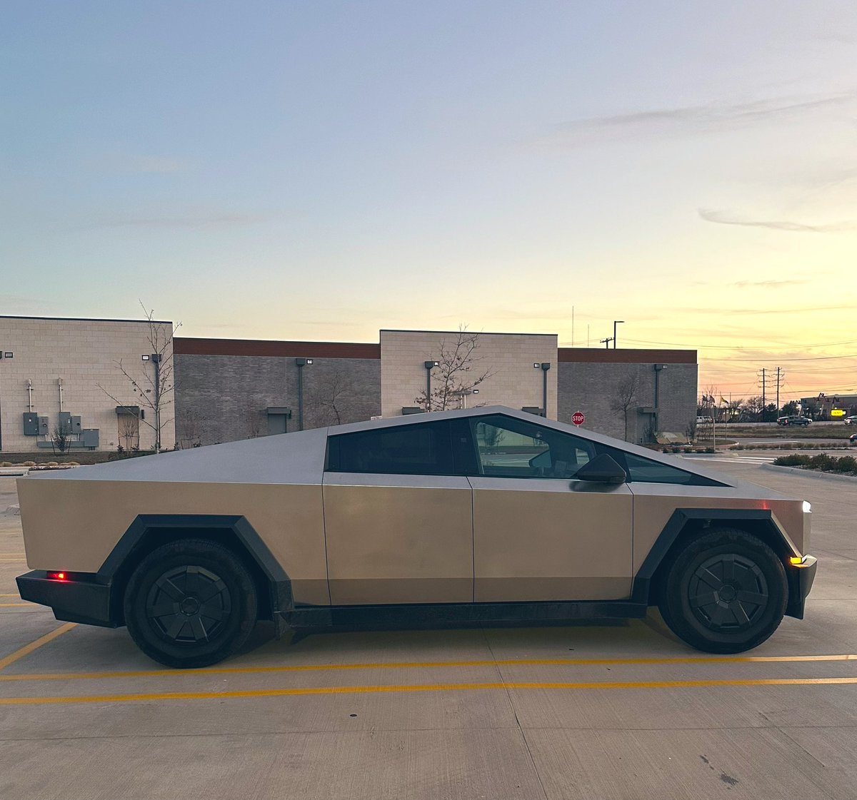 Follow me if any of these interests you👍

1. I post everyday on X

2. I post Cybertruck photo (almost everyday, different angles)

3. I share my faith in Christ

4. I am Korean

5. I share my experience on raising children
- I have twins

6. I love traveling

7. I use FSD