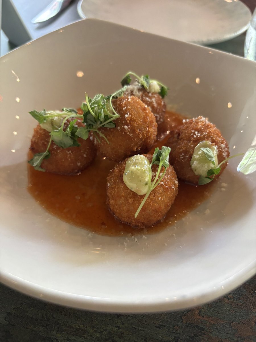 FoodForRoyalty's tweet photo. Croquetas de queso manchego y jamón serrano de Pimentón SP https://t.co/GOkgZYTyO7