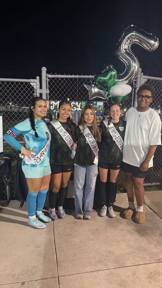 Senior Night.
District win.
Momentum.

Huge performance from our seniors — they showed what leadership looks like. When you handle your business, good things tend to follow.

The work continues.

#Bullfrogs #PASSION #Aggression #Discipline