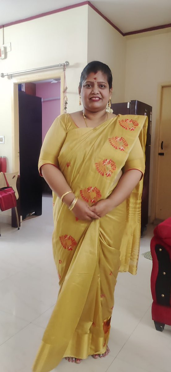jananilover6's tweet photo. Eswari aunty molaiya paarunga da muttitu nikuudhu💋 https://t.co/gUVZEw2GoJ