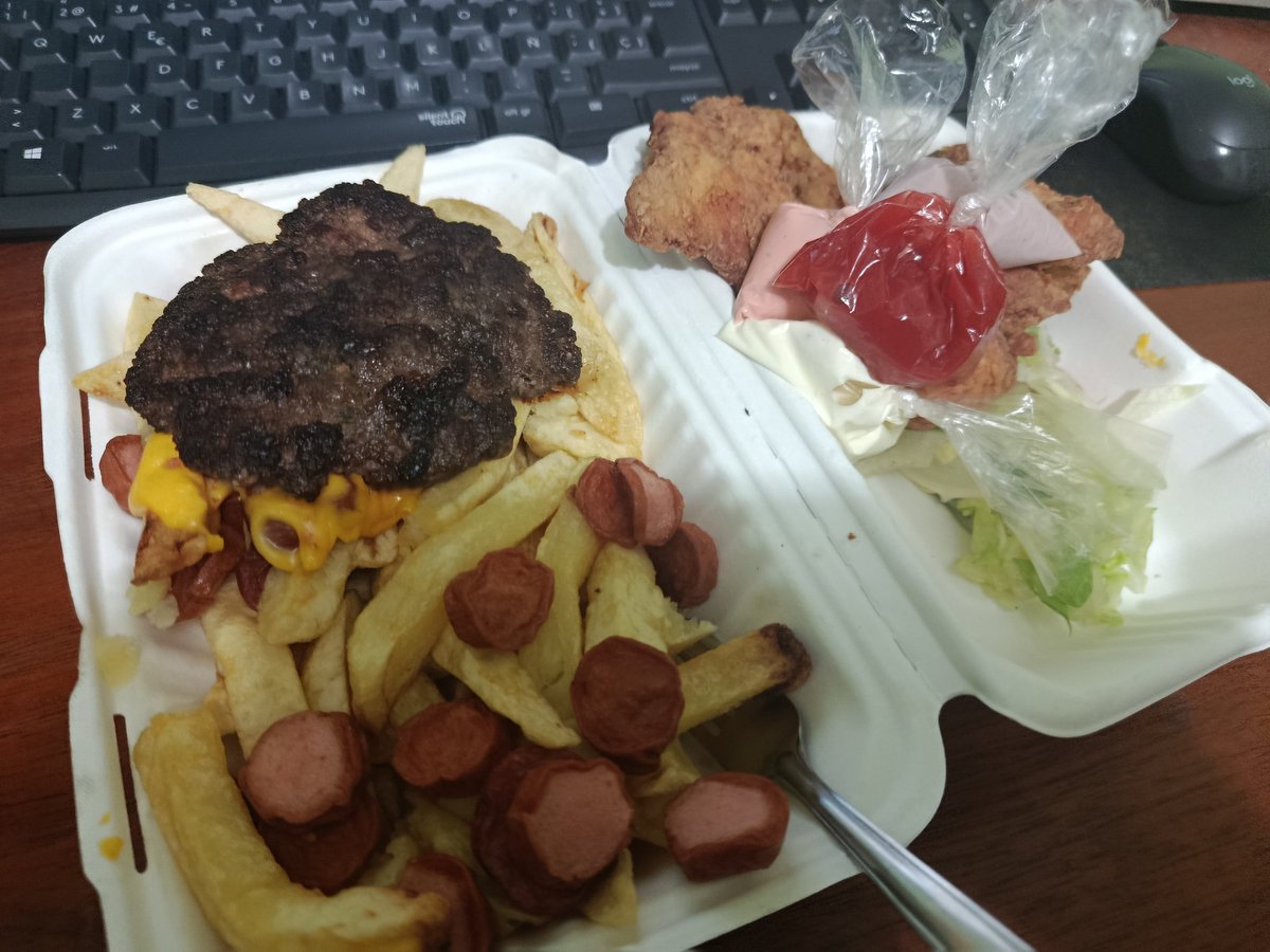 Haha!

Salí un rato a escondidas de los dormitorios para recibir un pedido, me estaba muriendo de hambre...

Programe este post para que nadie de mi equipo lo pueda ver, espero que funcione...