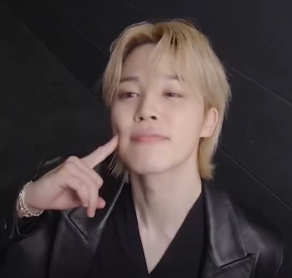 ก็จิ้มหน้าเหมือนกัน ผมยาวเหมือนกัน แต่ตะไม…