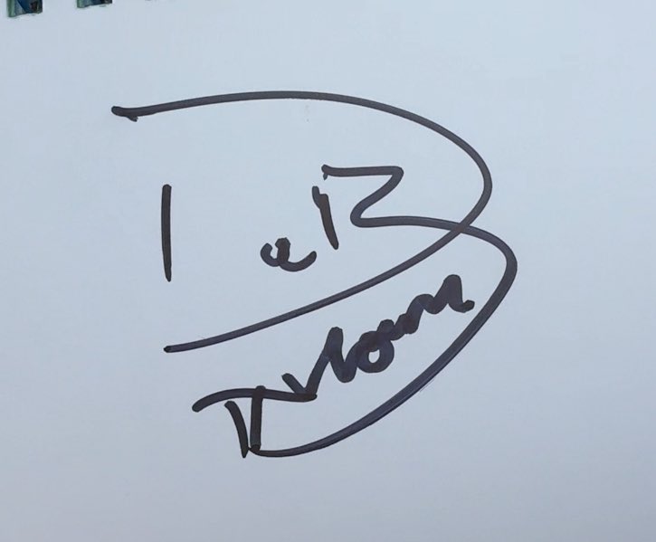 ドクからもサインが貰えるけど、これってアインシュタイン!?!?!? #USJ