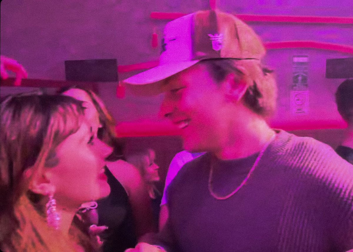 Solo me queda decir SOOOOOON NOVIOOOOOS MRK