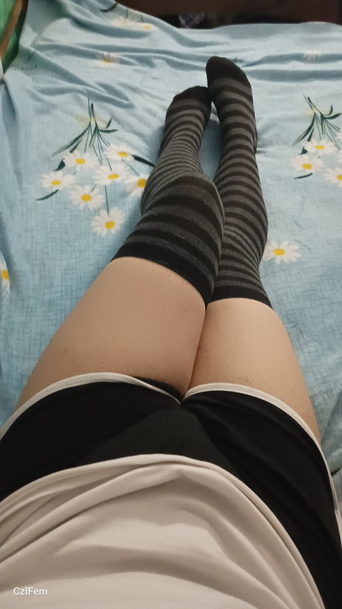 fem_czl's tweet photo. Bueno a descansar UwU después de esos dos vídeos hay que dormir les parece?
#femboymexico #Femboy #Muslos #muslitosuwu #trapitocdmx #moda #femboymuslos https://t.co/JTPCDTjhqV