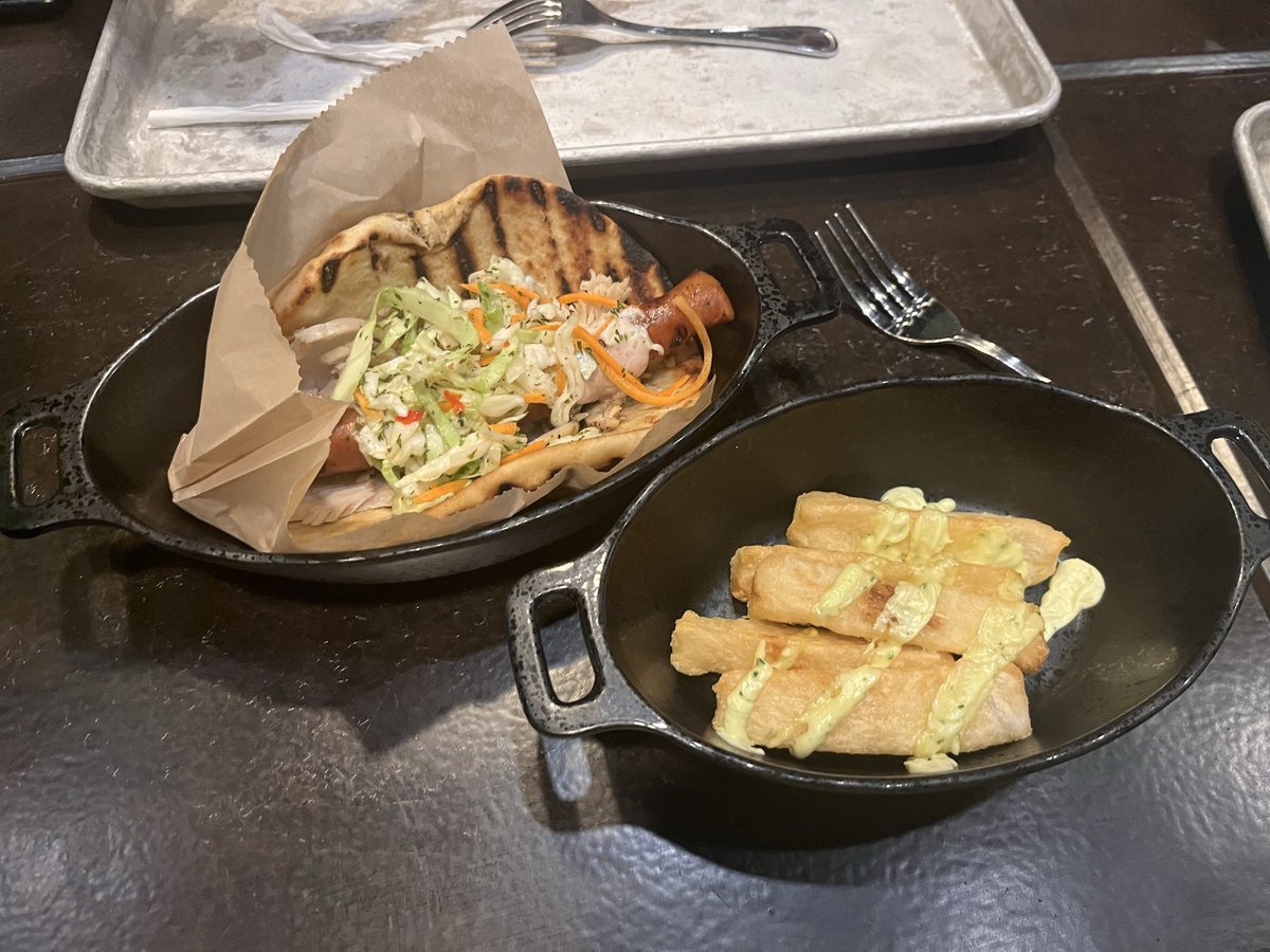 CollectCantina's tweet photo. Had my first #RontoWrap at #GalaxysEdge tonight. Not the greatest meal, but it was okay. The sausage/hot dog could have been heated better and the fries seemed a bit ‘off’ but I’ll give it a 7/10 on the theme park food scale. #StarWars #HollywoodStudios https://t.co/qmZNcVWDXd