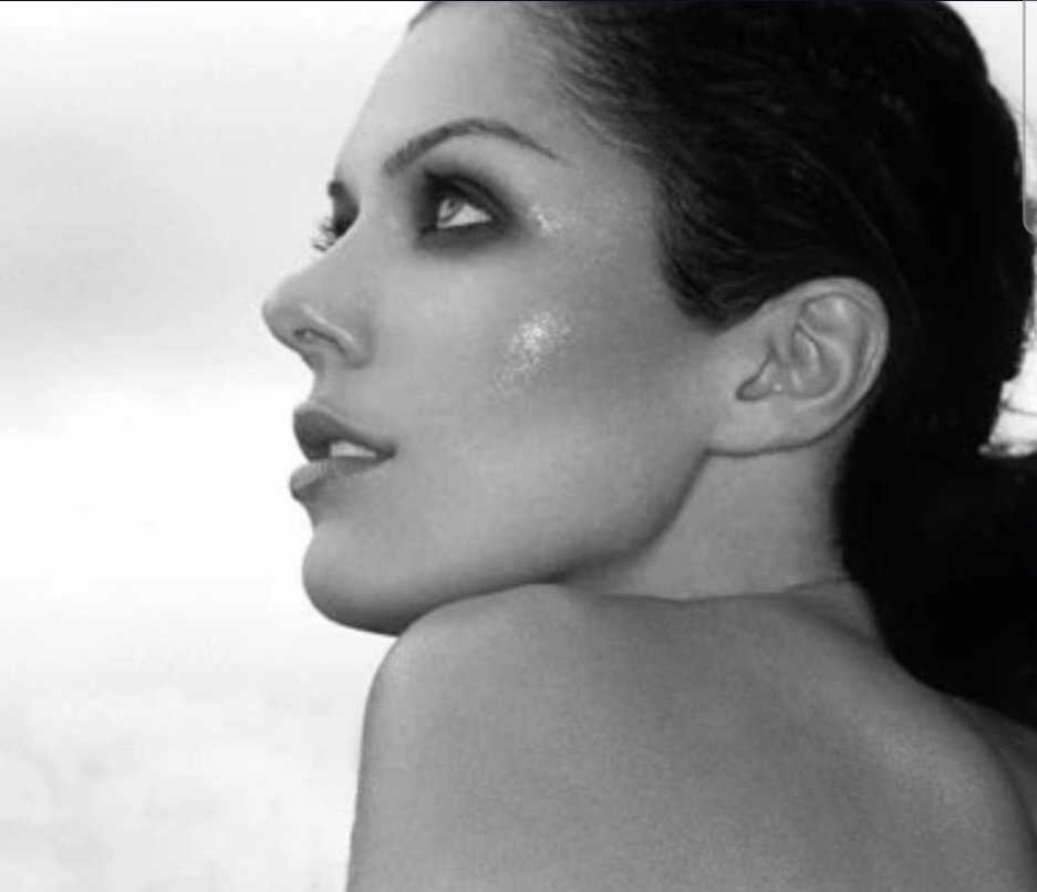 Every winner of Top Model after me had to have their winning photo hogged by Tyra. I always felt that was so rude to take from their moment.  The photos looked.....weird. lol.

I may have got the shaft, but at least I was allowed to shine solo.