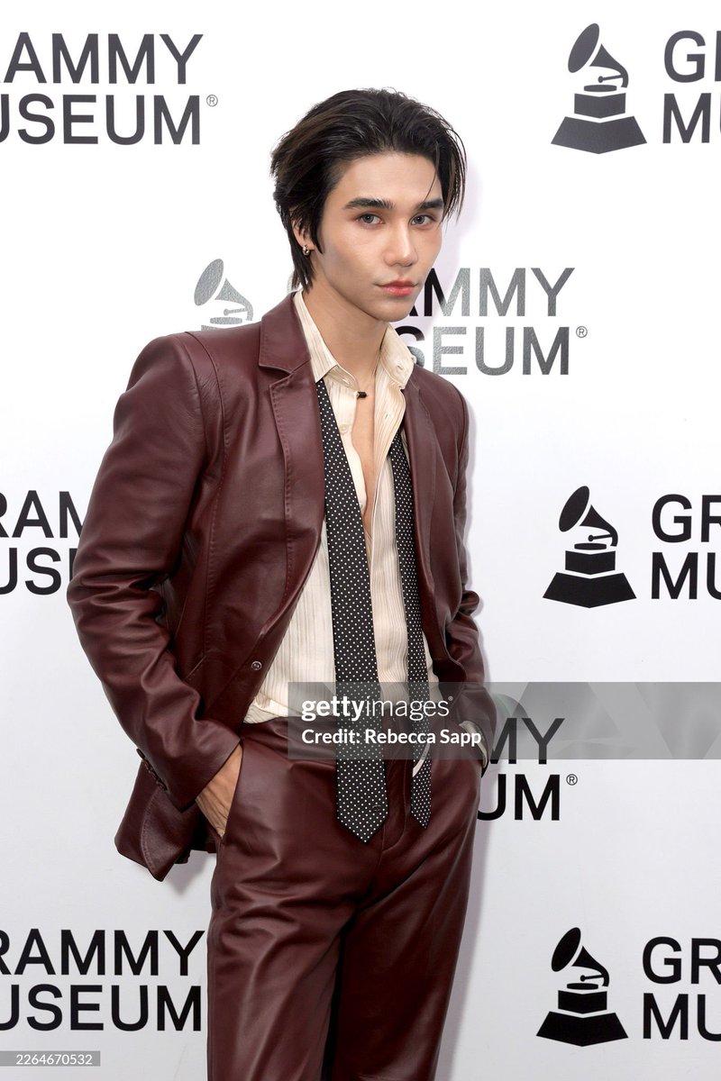 he is so gorgeous like holy sht

#GlobalSpinLive
#GrammyMuseum
#JeffSatur