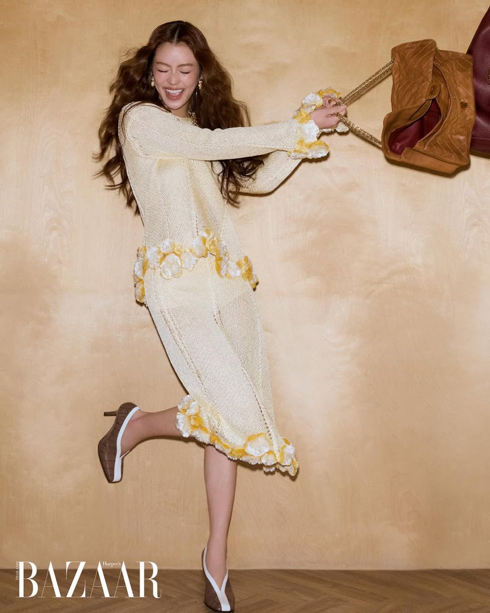 bazaarthailand's tweet photo. #BAZAARThecover เสิร์ฟภาพแฟชั่นเซ็ตของ หมิว และ ลีน่า กับการถ่ายทอดตัวตน ผ่านคาแร็กเตอร์อันเป็นธรรมชาติ ในคอลเลกชั่นประจำฤดูใบไม้ผลิ/ฤ���ูร้อน 2026 ��าก CHANEL โดย Matthieu Blazy 

#CHANELSPRINGSUMMER 
#BAZAARThailand https://t.co/h6JN3CE0kA