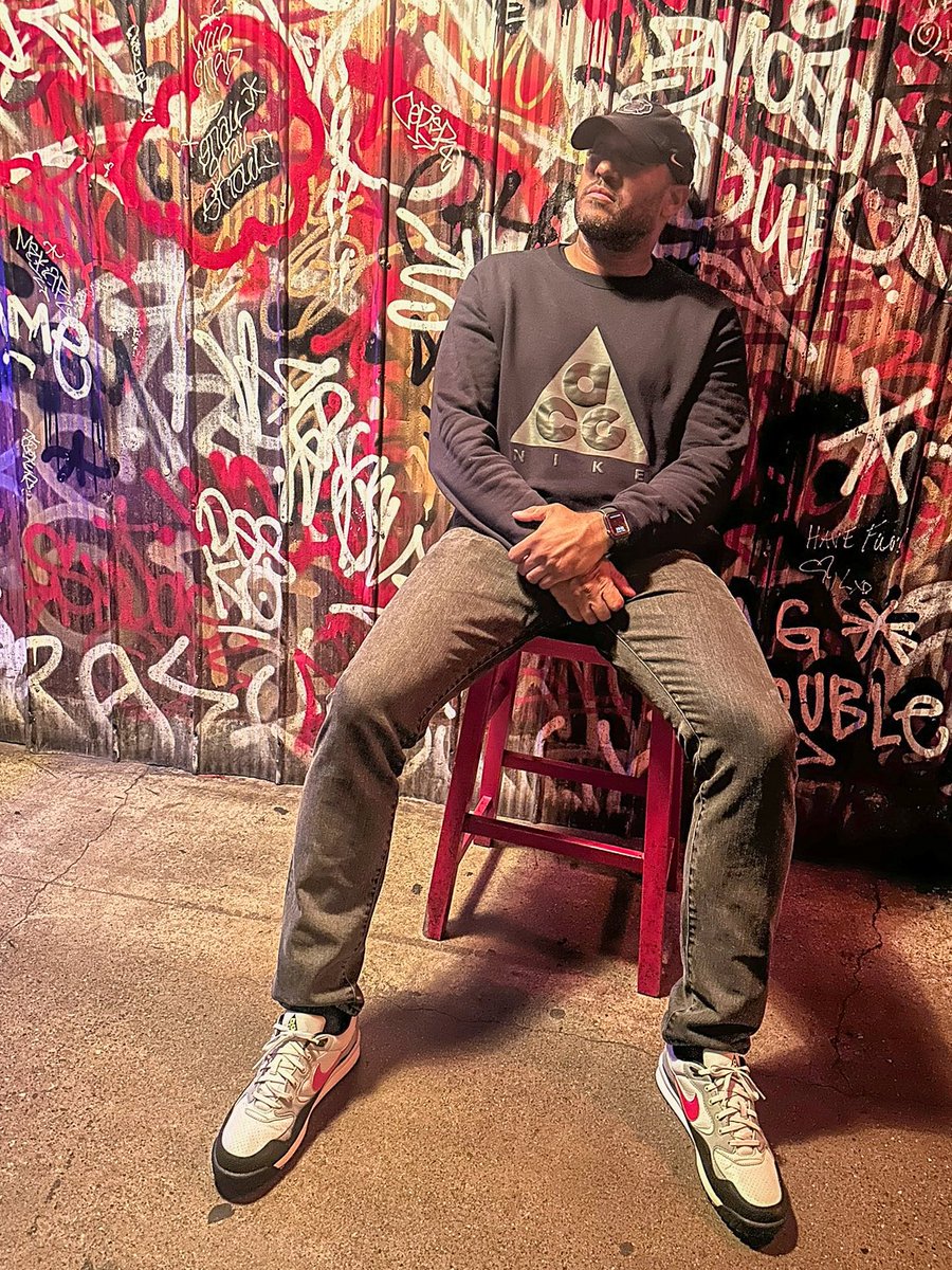 KicksOutOfLife's tweet photo. Toronto 🇨🇦 is easily a top 5 city I’ve traveled to.

For a city this stylish &amp; urban, ACG just makes sense.

ACG Crewneck for warmth, Air Wildwood for style. 1989 trail runner vibes, now street-ready. From Chinatown to Graffiti Alley, comfy &amp; on point in “The Six.”

#TrailTuesday https://t.co/7otsTBbXr3