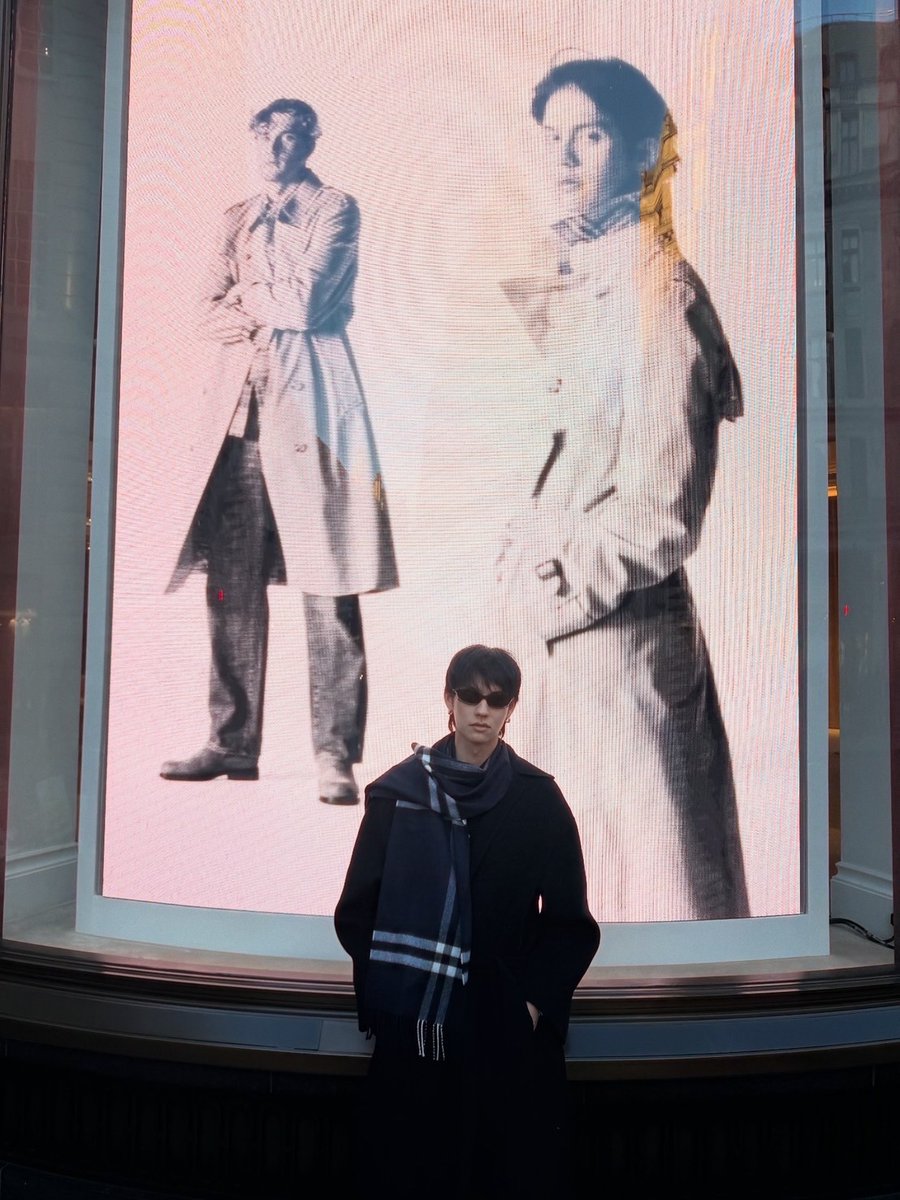 แฟชั่นไอคอนตัวจริง! “ไบร์ท วชิรวิชญ์” หล่อขึ้นเฟรมแคมเปญระดับโลก ร่วมกับเหล่าคนดัง ฉลอง 170 ปี Burberry

#bbrightvc
#BurberryxBRIGHT
#Burberry
#Cloud9Ent

อ่านข่าวเพิ่มเติมได้ที่ web.facebook.com/OneTruthPressC…