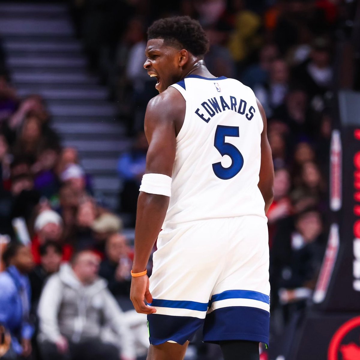 Wolves Lead tweet media
