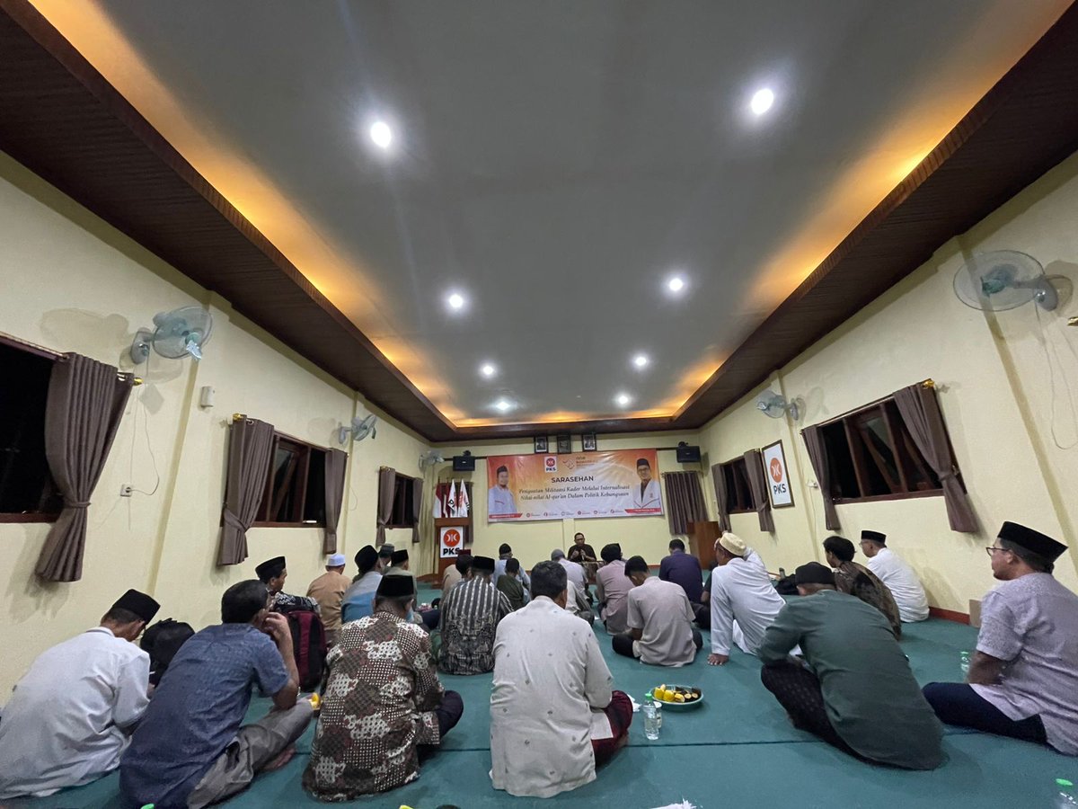 PKSBlora's tweet photo. Militansi kader adalah energi perjuangan. Dengan internalisasi nilai-nilai Al-Qur’an dalam politik kebangsaan, Partai Keadilan Sejahtera Blora memperkuat integritas, loyalitas, dan komitmen untuk menghadirkan politik yang bersih, peduli, dan berpihak pada rakyat. https://t.co/V11zdIKPue
