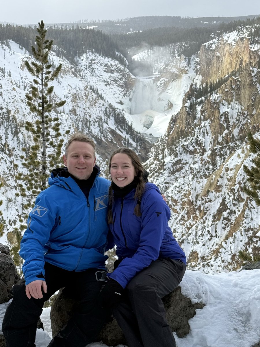 KoDeePowell's tweet photo. Yellowstone is beautiful ! Thankful I got to share the sights with a special person! https://t.co/2z9TM4EoEO