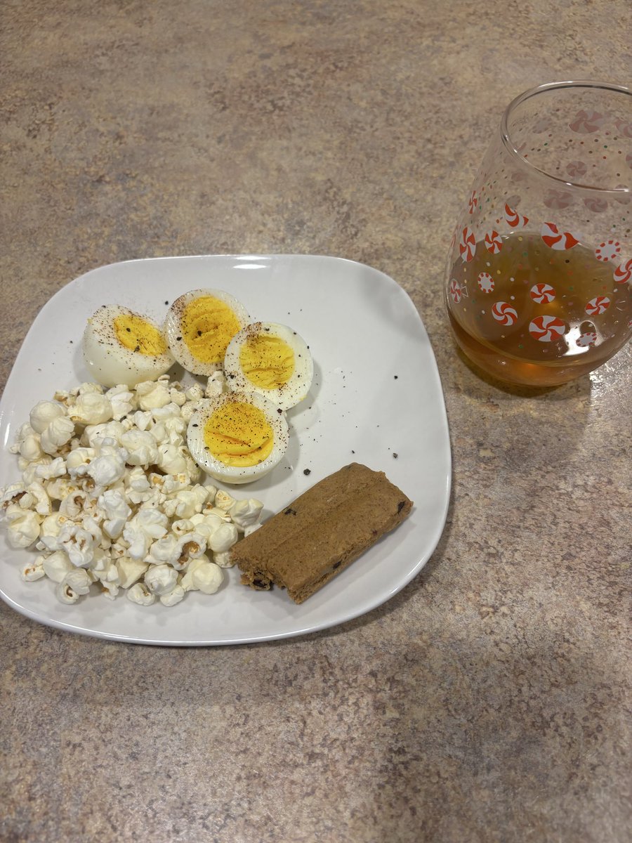 dinner :3 2 boiled eggs w pepper and chili powder, low cal popcorn and a protein bar — 386 cals #edtwt