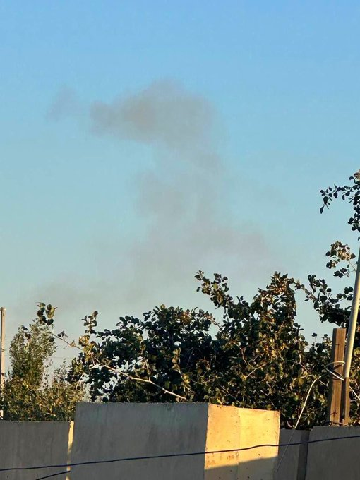 ferozwala's tweet photo. 🚨💥Columns of smoke rose as a result of a drone strike targeting the #Victoria base near #Baghdad airport in Iraq.

#Iraq https://t.co/yh3Cx1eXXW