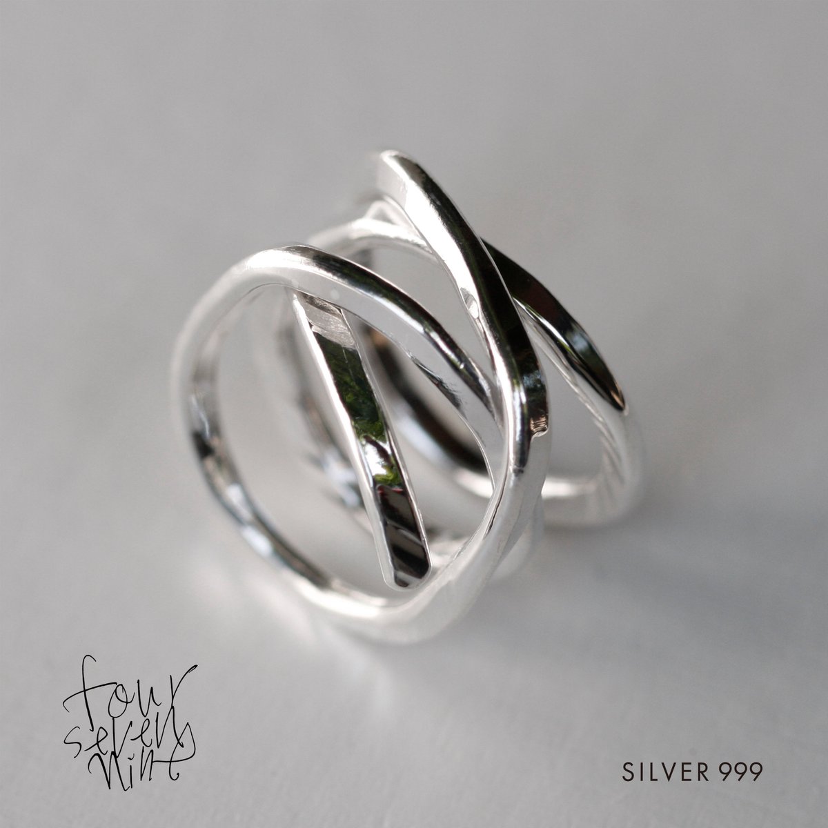 #anan 2483号にて #中島颯太 さん、 #八木勇征 さんに純銀リングをご着用いただきました！
素敵にご着用いただきありがとうございます✨
八木勇征さん着用：01-057（インフィニティリング） foursevennine.shop/products/01-057 
中島颯太さん着用：01-277（ぐるぐるリング） foursevennine.shop/products/01-277