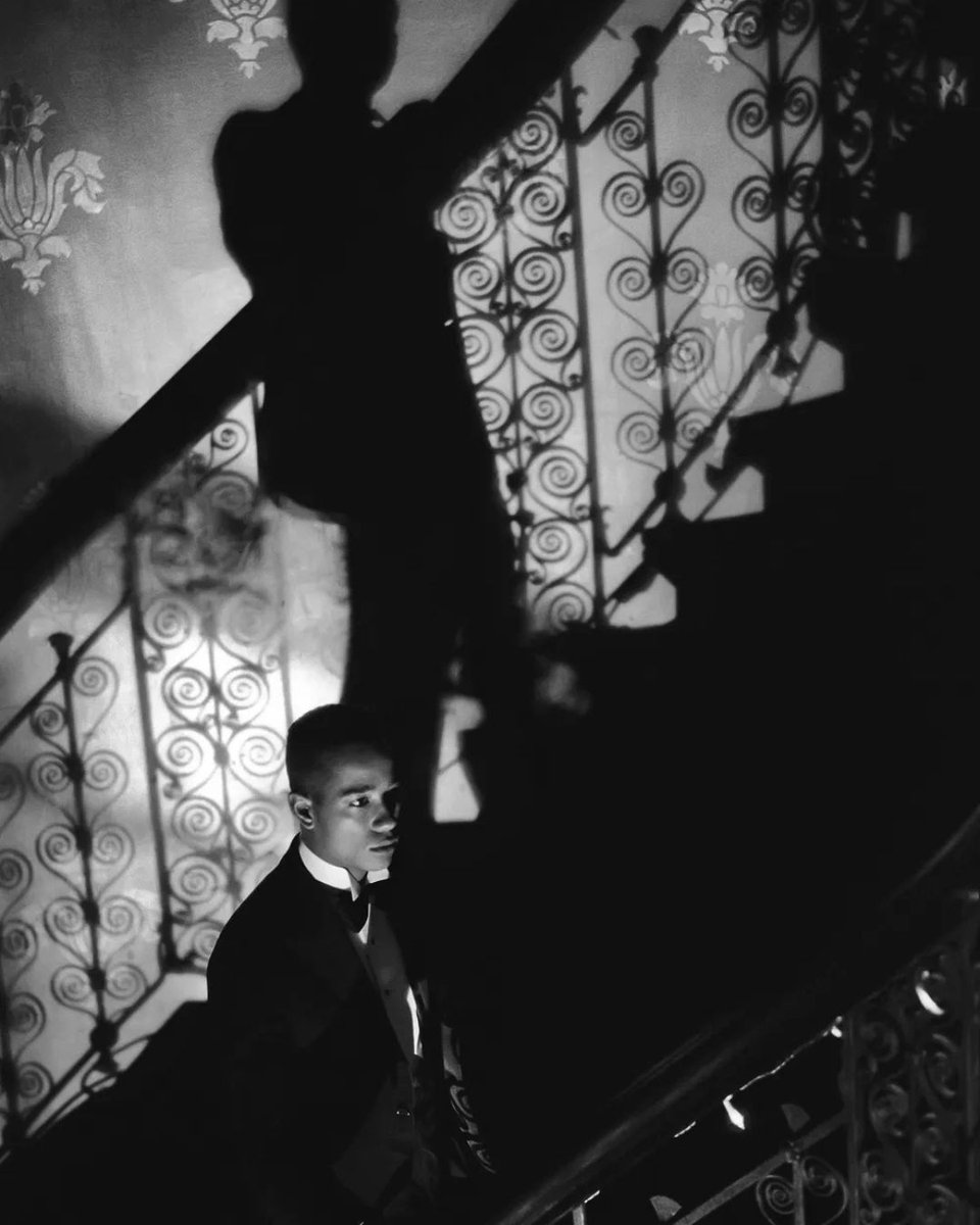 Foreground tweet media