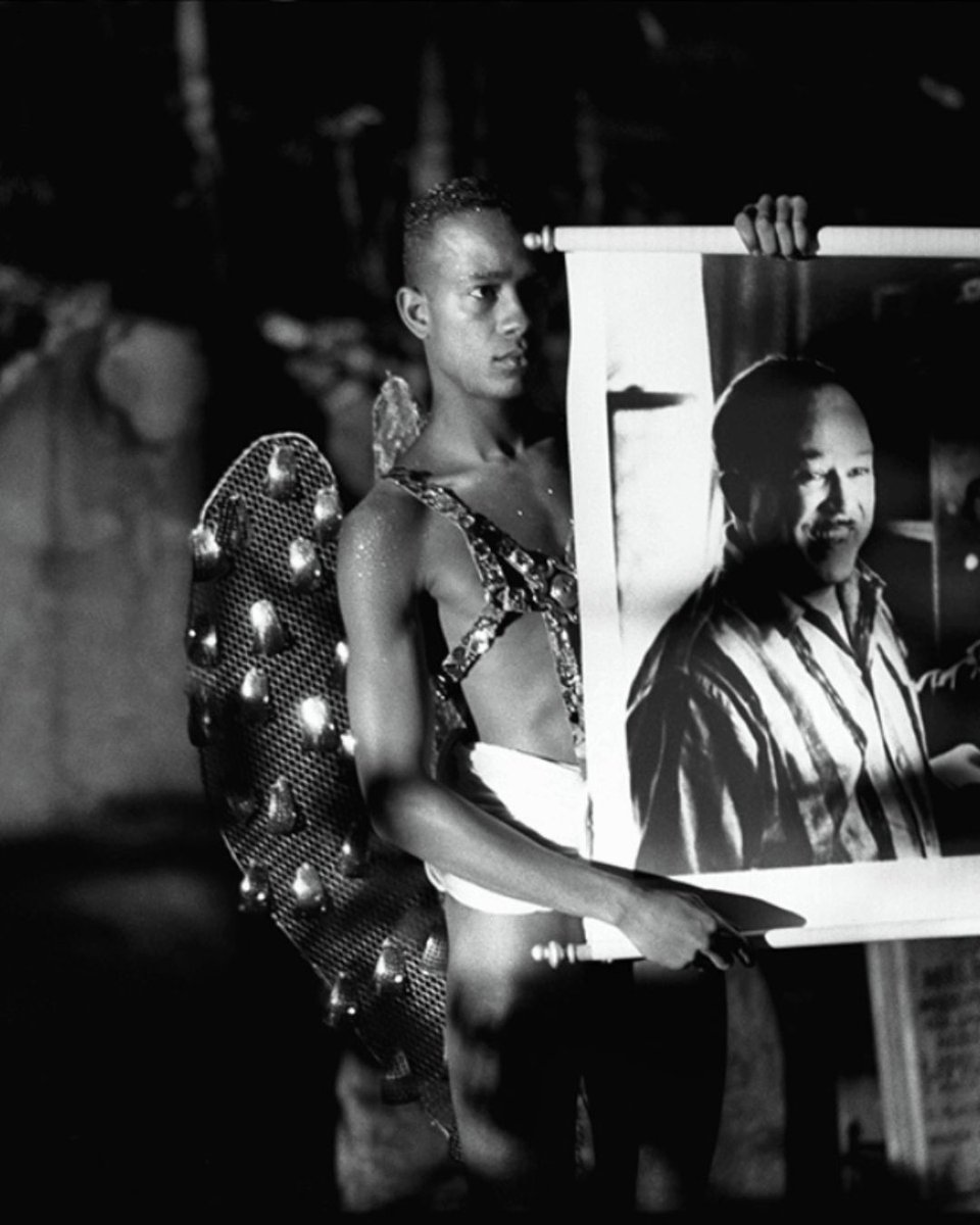 Foreground tweet media