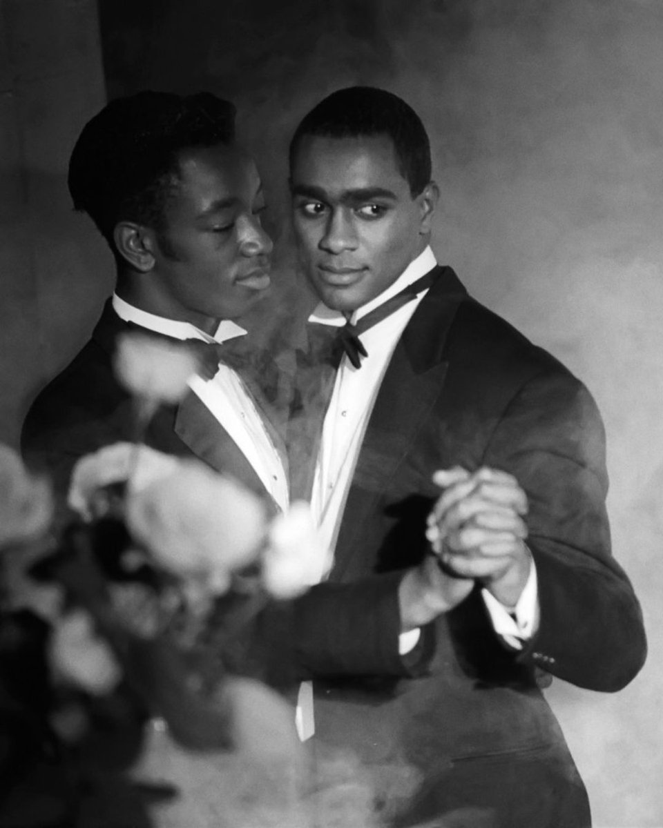 Foreground tweet media