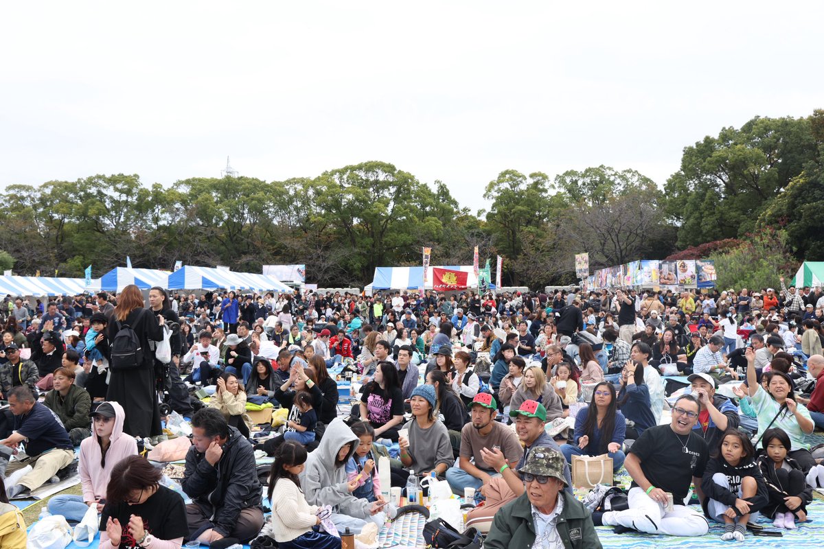 yuntakuya2022's tweet photo. 本日3月4日は三線の日🪕
動画は昨年の鶴見ウチナー祭1000人三線の様子です！

音楽の力で世界が平和になればと願います。
https://t.co/bcgKcI0Vui https://t.co/SK6tSRupry