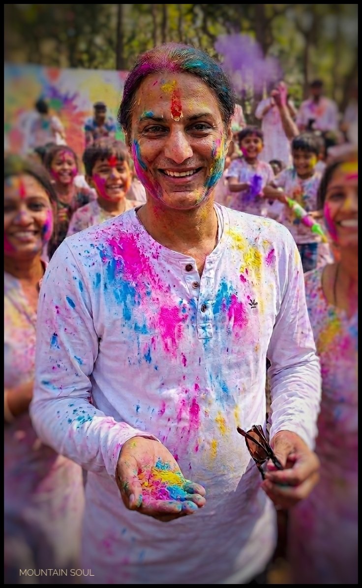 aakashavani's tweet image. When you start the day asking for Moksha and end up looking like a rainbow.. 😁🧘‍♂️🌈
May your soul be as bright as my shirt (was for 5 seconds). 😉 Happy Holi!
#Holi2026
#HoliHai
#SpiritualColor