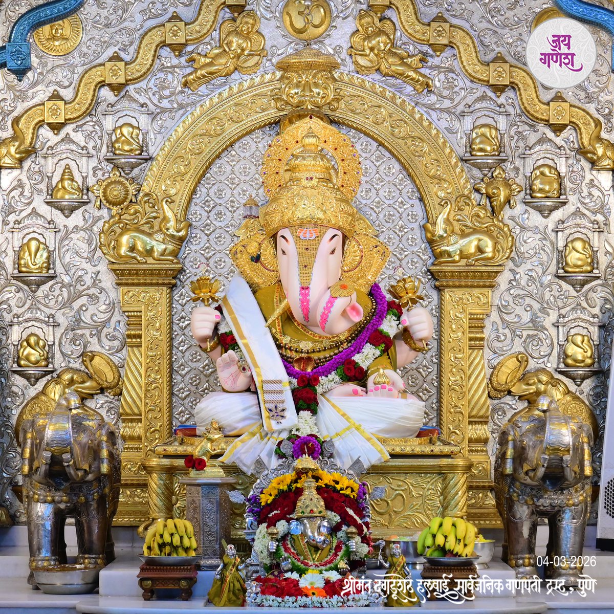 DagdushethG's tweet photo. प्रणम्य शिरसा देवं गौरी विनायकम् । भक्तावासं स्मेर नित्यमाय्ः कामार्थसिद्धये
.
.
.
.
#shrimant #dagdusheth #shrimantdagdushethhalwaiganpati #ganpati #ganpatibappa https://t.co/TT01YcrFCB