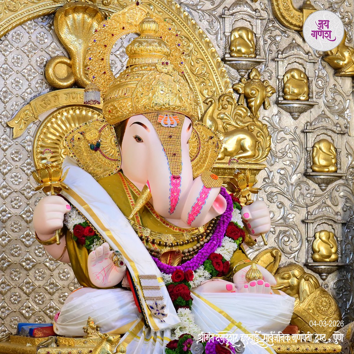 DagdushethG's tweet photo. प्रणम्य शिरसा देवं गौरी विनायकम् । भक्तावासं स्मेर नित्यमाय्ः कामार्थसिद्धये
.
.
.
.
#shrimant #dagdusheth #shrimantdagdushethhalwaiganpati #ganpati #ganpatibappa https://t.co/TT01YcrFCB