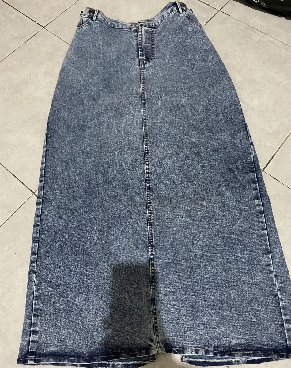 J1SCAKE's tweet photo. Size jumbo ya
Bisa muat up to 75kg, fit buat tb 150-160cm 
Soft jeans
45k, belum pernah dipakai. Masih ok bangettt https://t.co/4bjJQQmZfs
