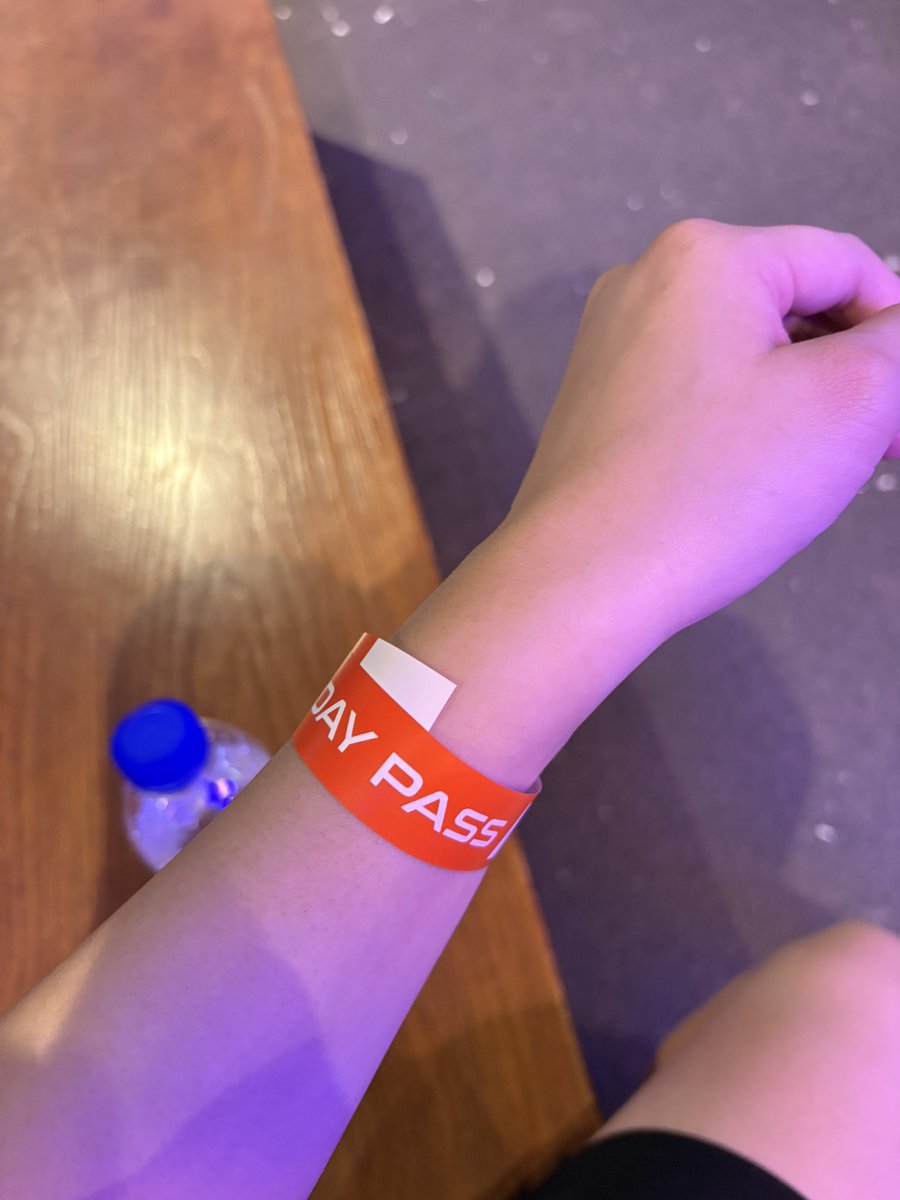 Chloettw tweet media