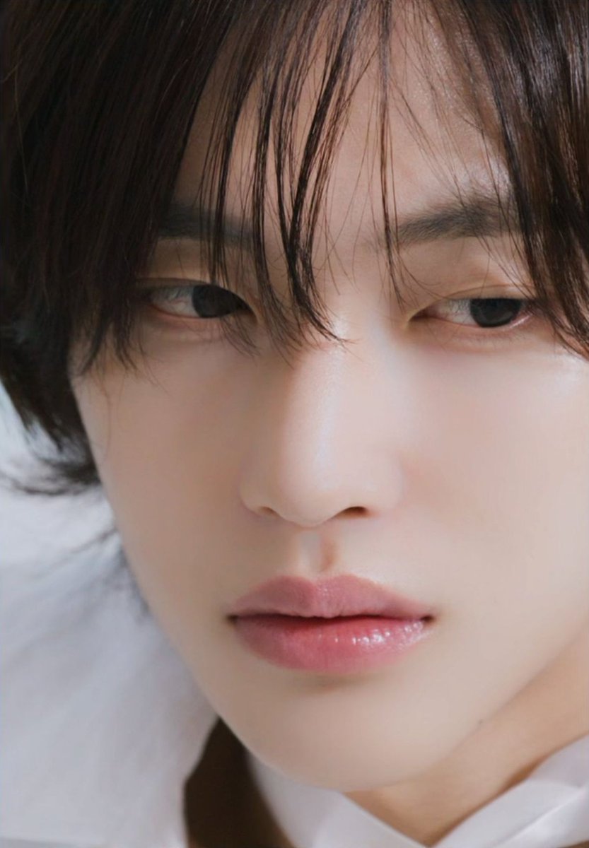 ทำหน้าให้มันดีๆ อยากให้คนรู้นักเหรอว่าเราแต่งงานกันแค่เพื่อธุรกิจ

ไอ้คนที่กอดขาไม่ยอมหย่าอย่างคุณน่ะหุบปากไปเลย