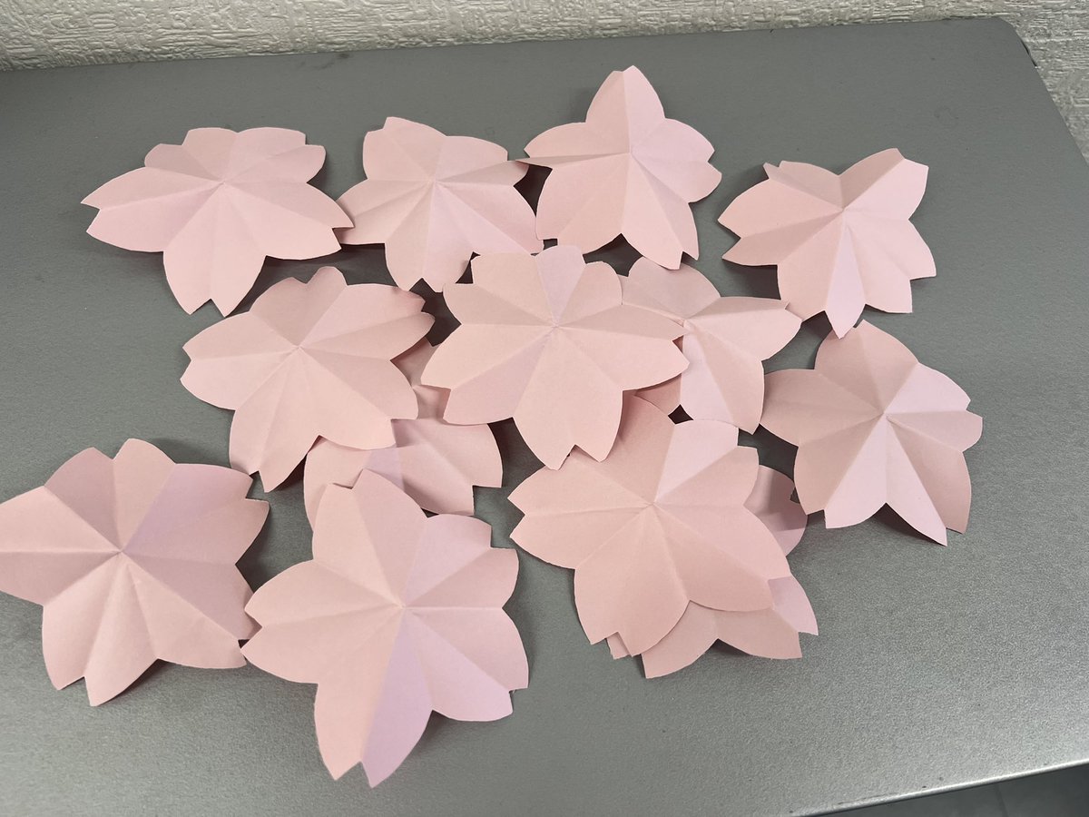 mocochan0117's tweet photo. たくさん桜を作りました🌸 https://t.co/l8MAHvp3OQ