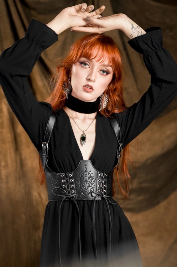 Spider_Rock_Web's tweet image. 🖤 HEMLOCK LACE UP HARNESS / ハーネス【Restyle】🖤 

繊細なレースアップとストラップが絡み合うオールブラックハーネス。
コーデのアクセントに、闇のフェミニンさをプラス🦇

👉 spider-rock-web.jp/product/12037
#Restyle #ハーネス #ゴシック #ダークコーデ