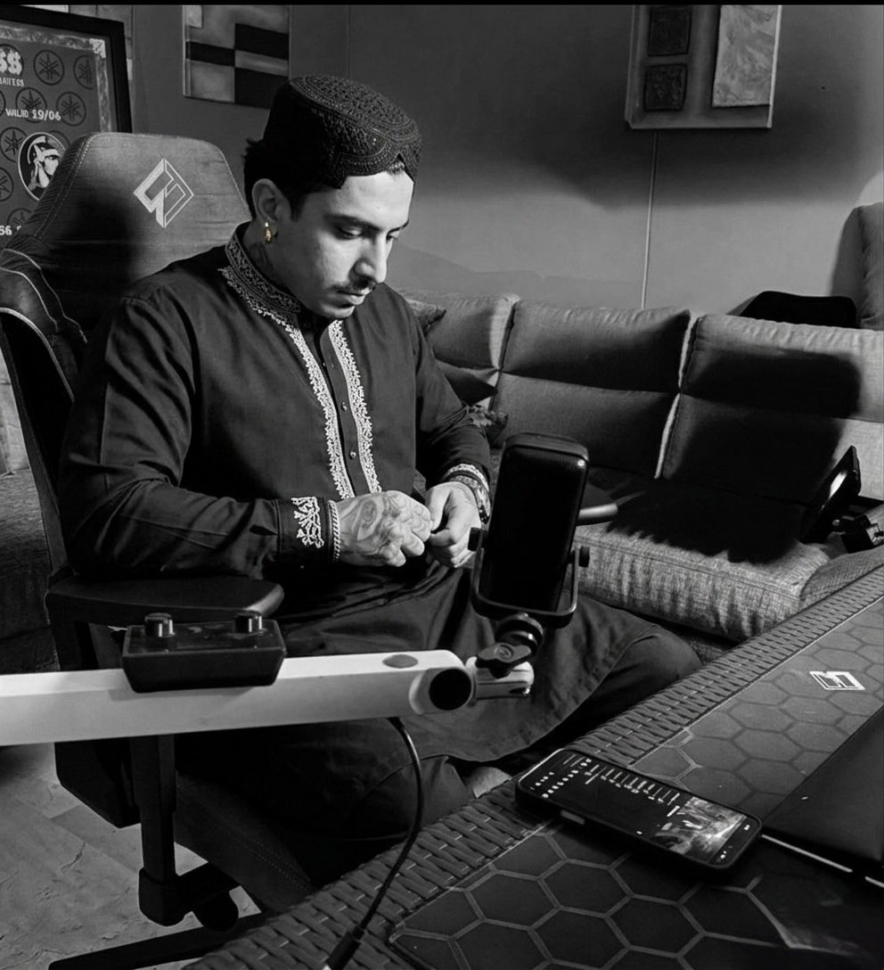 JohanLozx tweet media