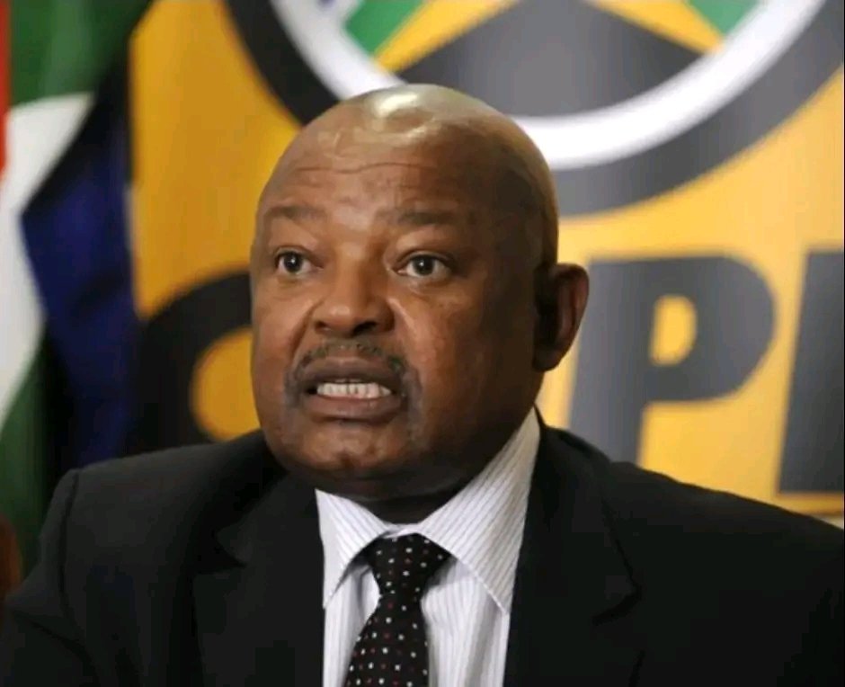 𝐉𝐨𝐡𝐚𝐧𝐧𝐞𝐬𝐛𝐮𝐫𝐠 — Founding party leader of Congress of the People, Mosioua ‘Terror’ Lekota has died. At the time of his death, Mosioua was 77 years old. The ex-defense minister was suffering from ill-health.

#BushbuckridgeGuardian | Taking Bushbuckridge To The World 🌍