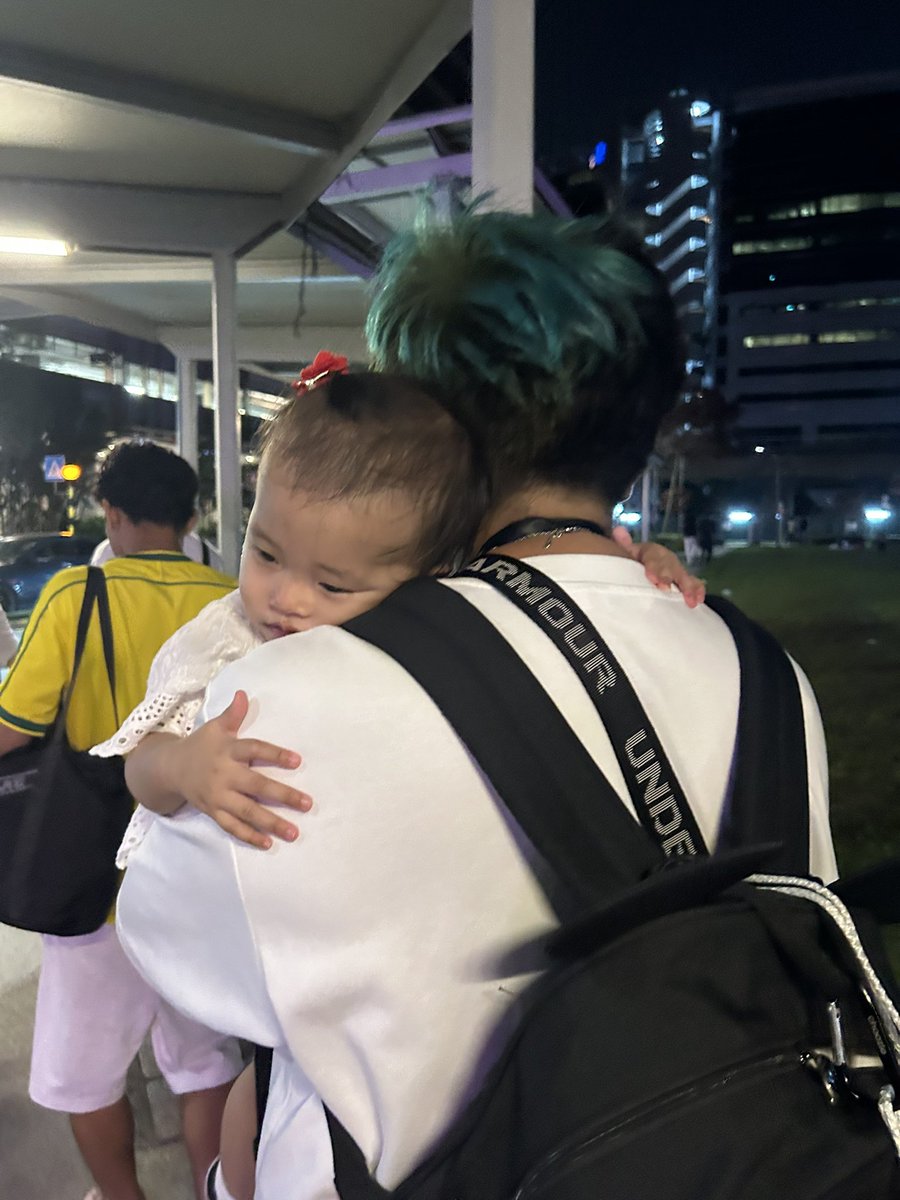 l00k at aLL th0se cHickeeeeensssss tweet media