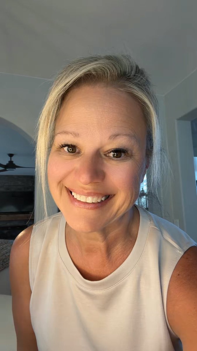 Desi Eberhardt tweet media